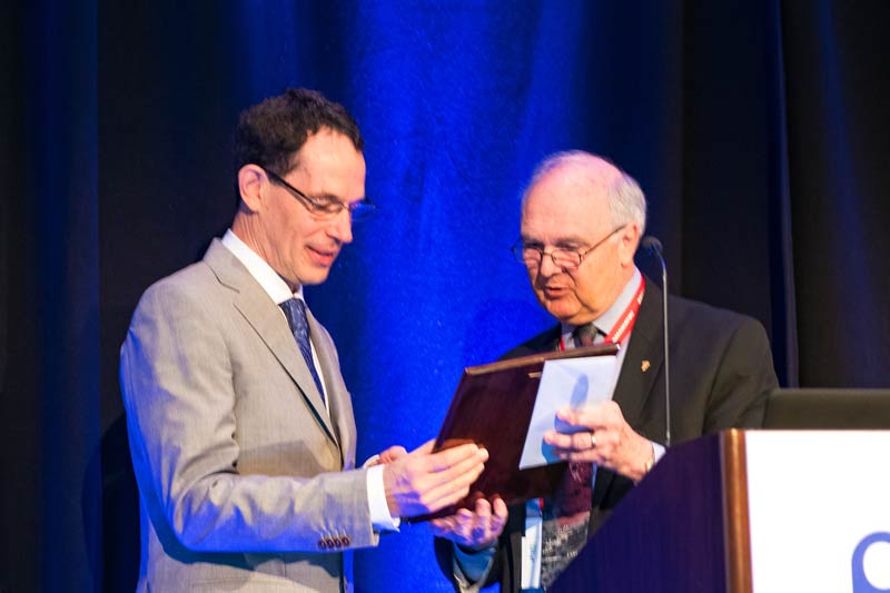 Neil Turok receives the 2016 Tate Medal from AIP CEO, Robert G.W. Brown.