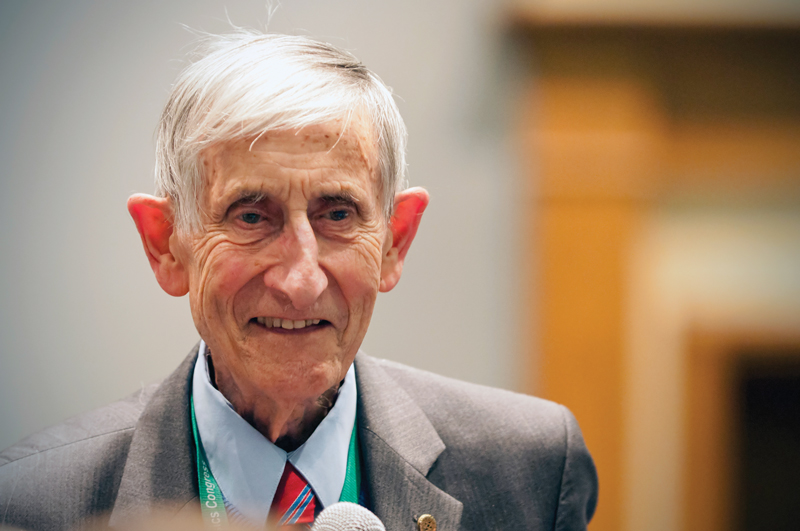 Freeman Dyson at PhysCon. Photo by Ken Cole.