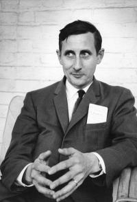A portrait of Freeman Dyson in 1963. Photograph by Heka Davis, courtesy AIP Emilio Segre Visual Archives, Physics Today Collection.