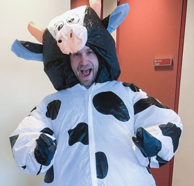 SPS and Sigma Pi Sigma director Brad Conrad sporting the spherical cow costume. Photo courtesy of Susan White.